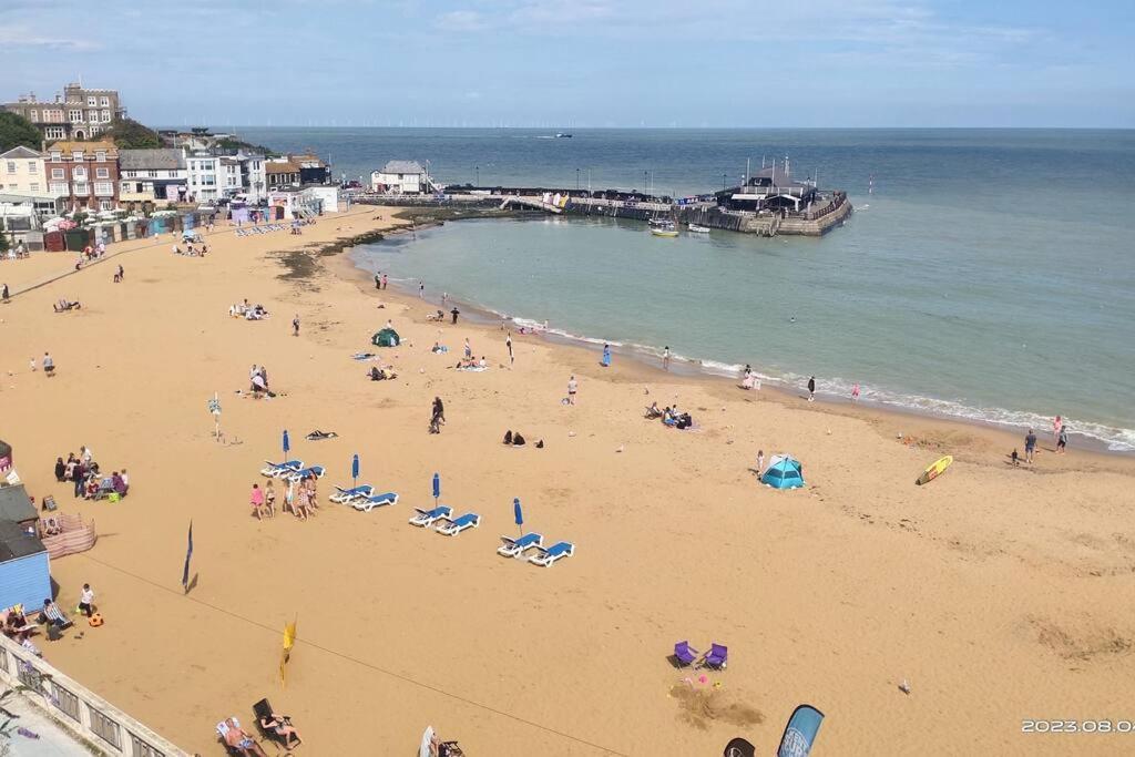 This Must Be The Place Broadstairs Εξωτερικό φωτογραφία